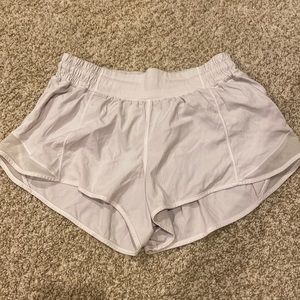 Lululemon Hotty Hot lined shorts 2.5”